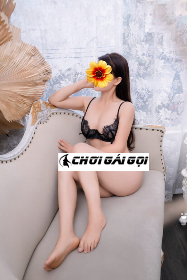 THUY ANH CHIEU CAO KHUNG KHIEP 1M70 U98 QUA DA 10