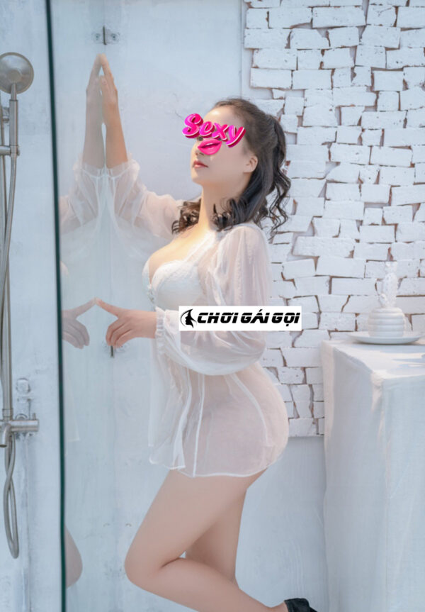 Linh Chi Xinh Gia Sieu Canh Tranh Thoa Man Tinh Duc 1